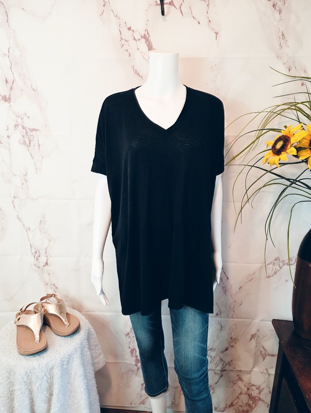 Chicos Black Tunic Top V Neck Oversized Side Slit Stretch XS S Minimalist Travel - Picture 4 of 8